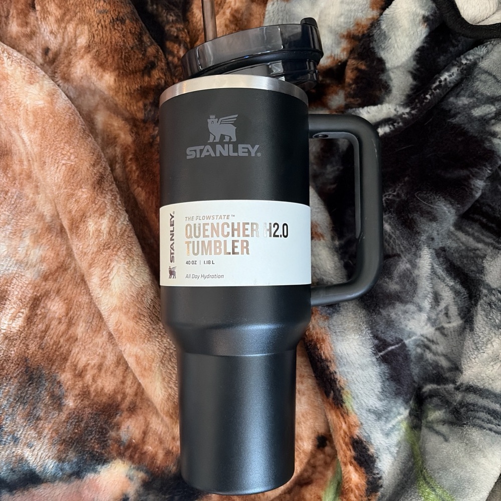 Stanley 40oz Quencher tumbler